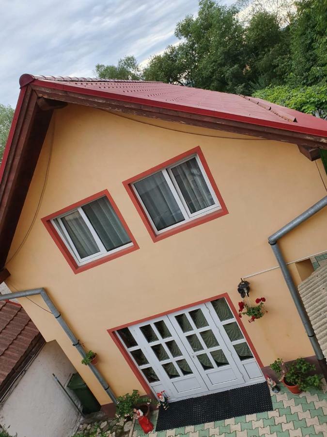 Casa Lucky Hotel Rîşnov Екстериор снимка